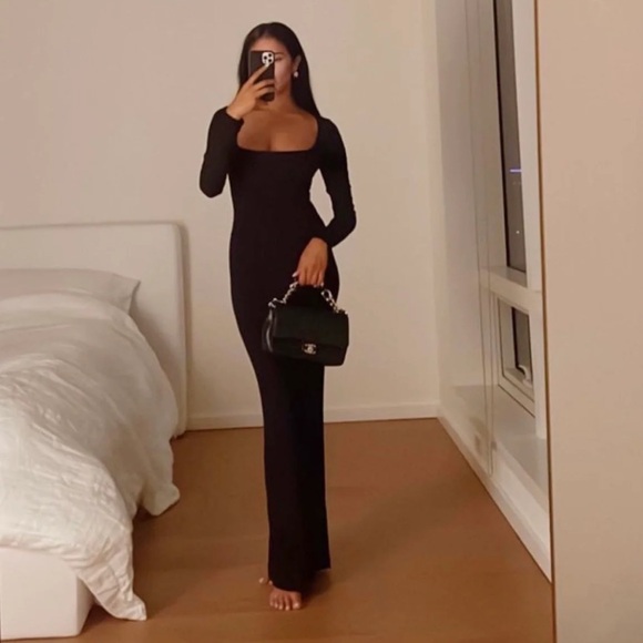 SKIMS SOFT LOUNGE LONG SLEEVE DRESS ‘ONYX’ - Picture 9 of 15